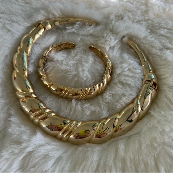 Vintage Gold Necklace and bracelet set - Picture 4 of 12